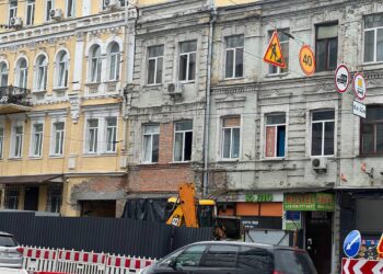 Відновлення історичної будівлі на Петлюри в Києві після аварії з окропом | ПРО ГОЛОВНЕ