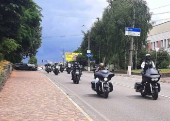 Вулицями Обухова проїхала незвична колона мотоциклістів-ветеранів