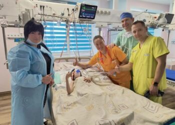 18 годин під наркозом. У Львові хірурги вирівняли хребет підлітку, який був вигнутий півмісяцем