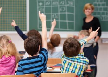 Батьки першокласників в Україні зможуть отримати 5 тис. грн через “Дія.Картку” – Федоров