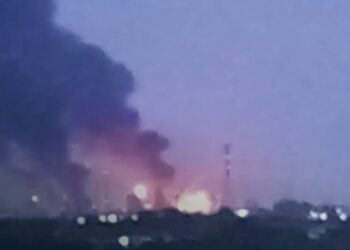 Ціни на бензин у Росії досягли історичного максимуму після влучань на НПЗ |