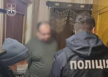 Екскерівника київського РТЦК підозрюють у допомозі ексочільнику метрополітену Києва виїхати за кордон