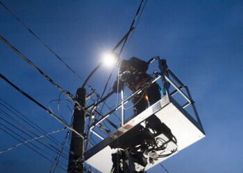 Енергетики заживили домівки 170 тис. сімей, які були без світла через негоду – ДТЕК