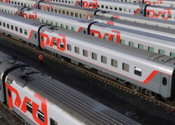 Криза в російських залізницях: співробітників змушують сидіти вдома без зарплати |