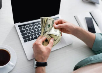 Курс валют на 19 серпня: долар і євро знизилися |