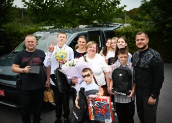 На Київщині чотири дитячі будинки сімейного типу отримали нові авто