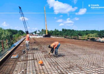 На Київщині ремонтують міст біля Вишгорода: відкриття заплановано на осінь