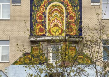 На Позняках збережуть частину майолікового панно дитсадка | ПРО ГОЛОВНЕ