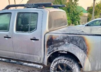 Поліція й СБУ встановили причетних до підпалу військового авто на Київщині