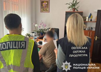 Поліція Київщини повідомила про підозру директорці медичного закладу та трьом її спільникам на Обухівщині