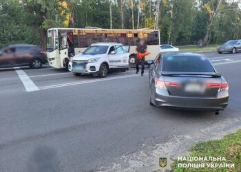 Поліція Київщини встановлює обставини ДТП за участі службового авто