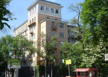 Прокуратура вимагає повернути Києву незаконно продану квартиру в будинку “Роліт” | ПРО ГОЛОВНЕ