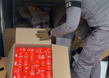 Прокурори Київщини викрили групу, що займалася збутом контрафактних тютюнових виробів