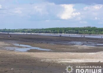 Території висохлого Каховського водосховища охопив вогонь