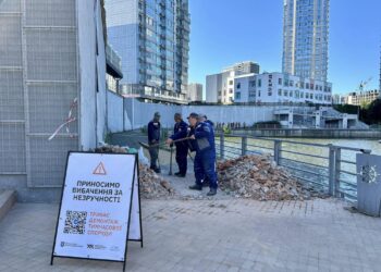 У Києві демонтували паркан, що перекривав доступ до набережної біля ЖК RiverStone | ПРО ГОЛОВНЕ
