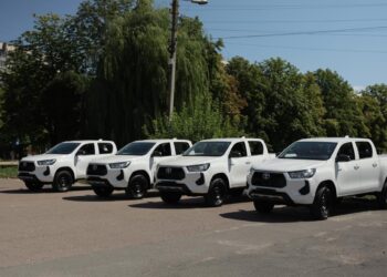 У підрозділи ЗСУ вирушать чотири автомобілі від Броварської громади