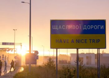 У Раду внесли законопроєкт, який дозволяє чоловікам віком 18–22 роки виїжджати за кордон. Нардеп розкрив подробиці