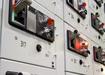 Уряд має відновити контроль над тарифною політикою енергокомпаній – експерт