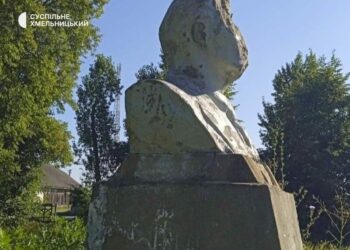 В Україні демонтували останній пам’ятник Леніну, який залишався на підконтрольній території – активісти