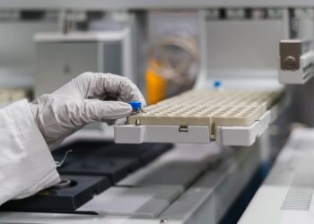 В Україні виявили випадки зараження новим штамом коронавірусу. Які симптоми?