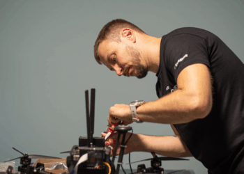 Український стартап Swarmer залучив рекордні $15 млн на розвиток ШІ-систем для рою дронів Економіка