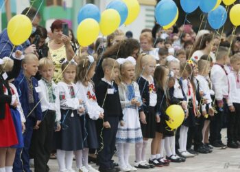 Більше 18 тисяч дітей Київщини цього року вперше пішли до школи (ВІДЕО)