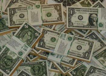 Долар США опустився до найнижчого рівня з кінця липня |