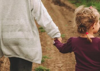 Дружині захисника України відмовили в роботі після перевірки її соцмереж. Як на скандал відреагувала компанія?