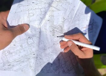 Перші кроки до безбар’єрності: у Бучі почали обстеження інженерних мереж