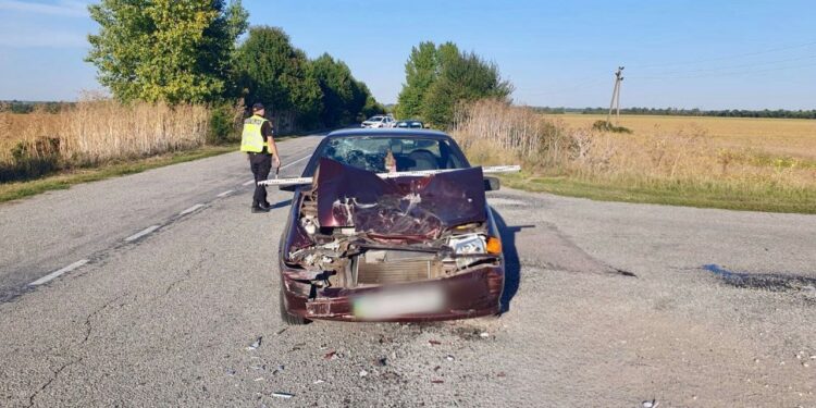 Поліцейські Київщини розслідують ДТП за участю двох автівок: одного з водіїв ушпиталили