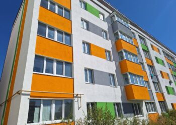 У Макарові завершують ремонт п’ятиповерхівки, пошкодженої під час боїв у 2022 році (ФОТО)