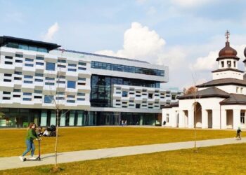 Університет відмовив студентці в гуртожитку через емодзі ЛГБТ, соцмережі вибухнули обуренням. Що відомо?