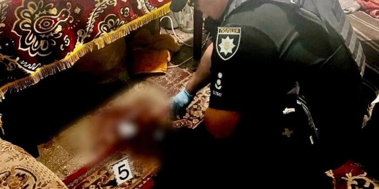 Вбив батька через конфлікт: поліцейські Київщини повідомили про підозру зловмиснику