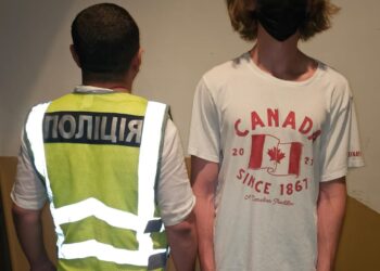 Заради контенту: киянин спустився ескалатором метро на велосипеді — його затримала поліція | ПРО ГОЛОВНЕ