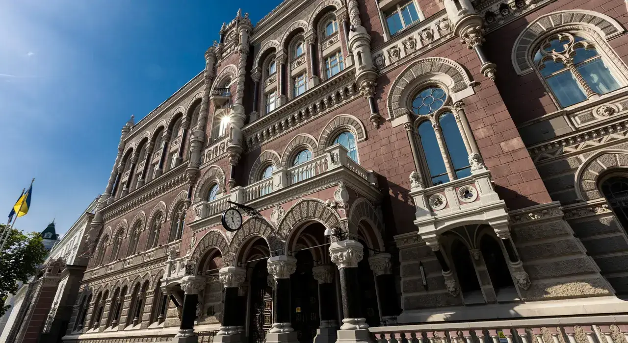 Кого та на скільки оштрафував НБУ в квітні 2026 