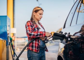 Ціни на АЗС 23 жовтня: скільки коштує бензин, дизель та автогаз сьогодні – Економіка