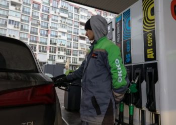 Дизель на максимумі, бензин за 90 грн: скільки коштує пальне на АЗС 28 вересня – Економіка