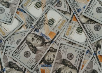 Долар та євро подорожчають: НБУ встановив курс валют на 3 вересня |