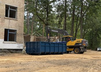 Ірпінь запускає в роботу потужний комплекс техніки для демонтажу зруйнованих будівель | ІРПІНСЬКИЙ ВІСНИК