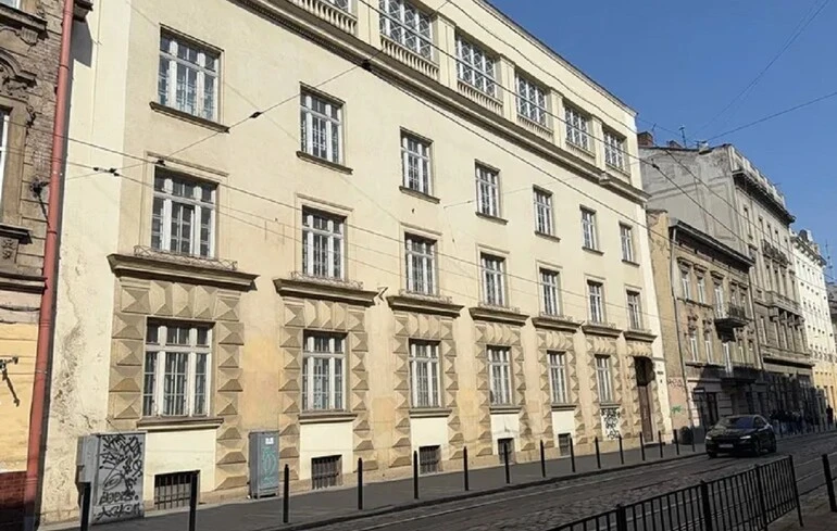 У Львові оголошено аукціон на оренду історичної будівлі, розташованої на вулиці Дорошенка. 1