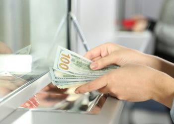 Курс валют у Києві: де сьогодні найвигідніше обміняти долар і євро