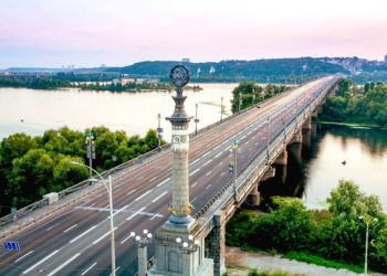 На мосту Патона частково обмежать рух: виявили дефект деформаційного шва