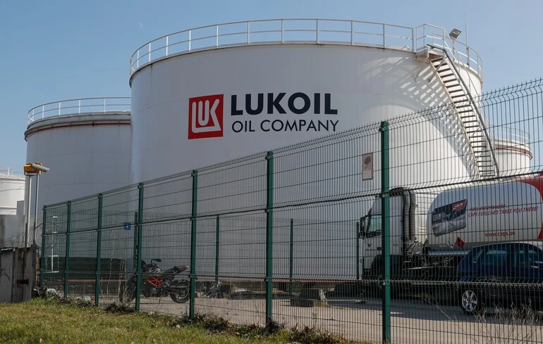 Нафтові надходження Росії в жовтні зросли до 12 мільярдів доларів. 1
