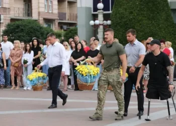 Напередодні Дня Конституції в Ірпені вшанували українських державотворців | ІРПІНСЬКИЙ ВІСНИК