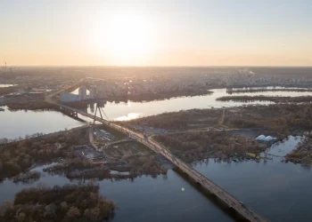 Тунель під Дніпром чи ремонт мостів – експерт розповів, на чому варто зосередитися – Економіка