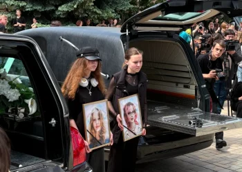 У Києві попрощалися із сестрами Яковлєвими, які загинули під час атаки РФ