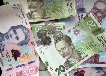 Уряд зберіг доплату 2600 грн для вчителів на прифронтових територіях |