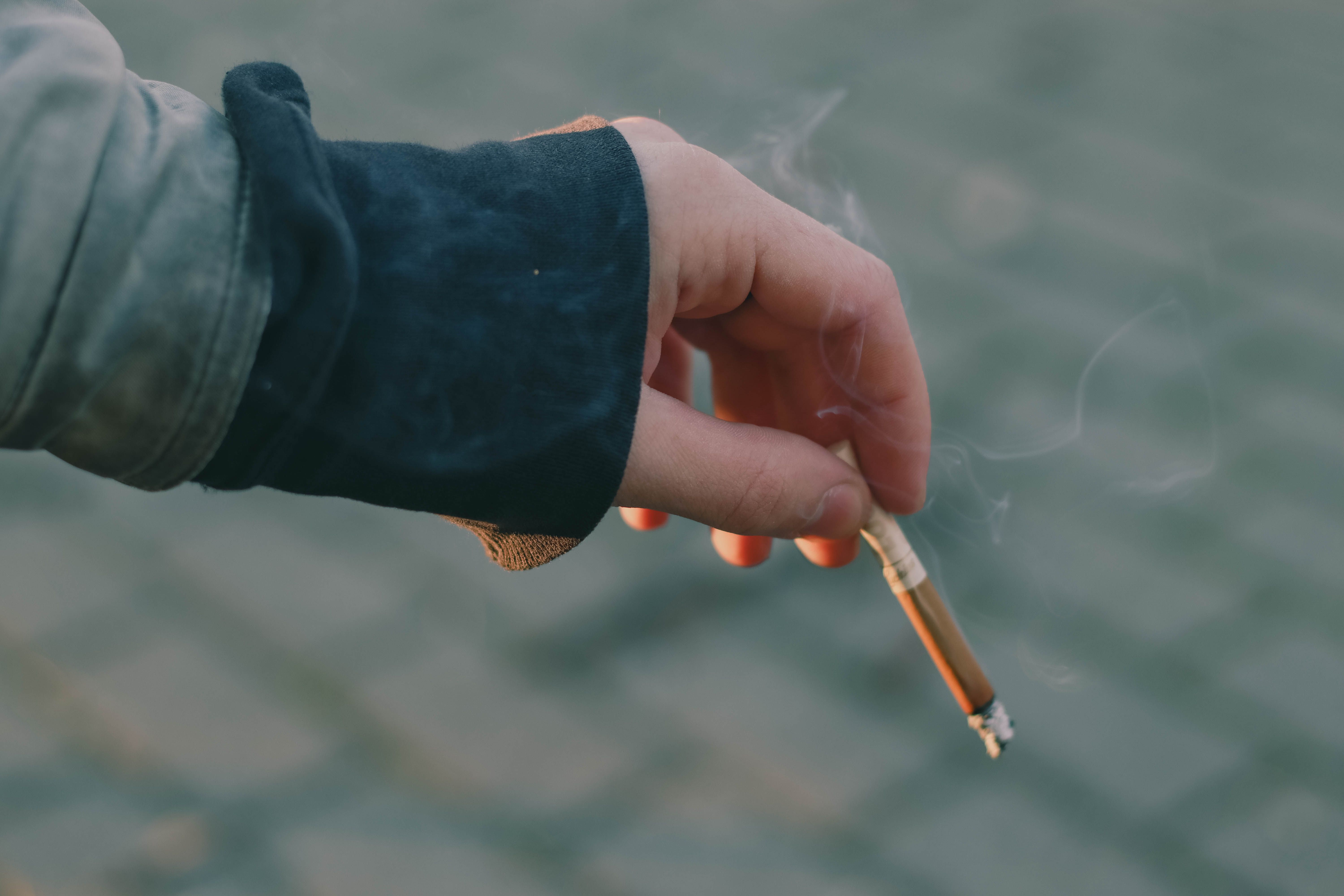 В Україні різко зріс нелегальний ринок сигарет: частка сягнула 21,6%